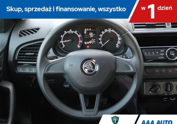 Skoda Fabia cena 34000 przebieg: 131614, rok produkcji 2018 z Kąty Wrocławskie małe 211